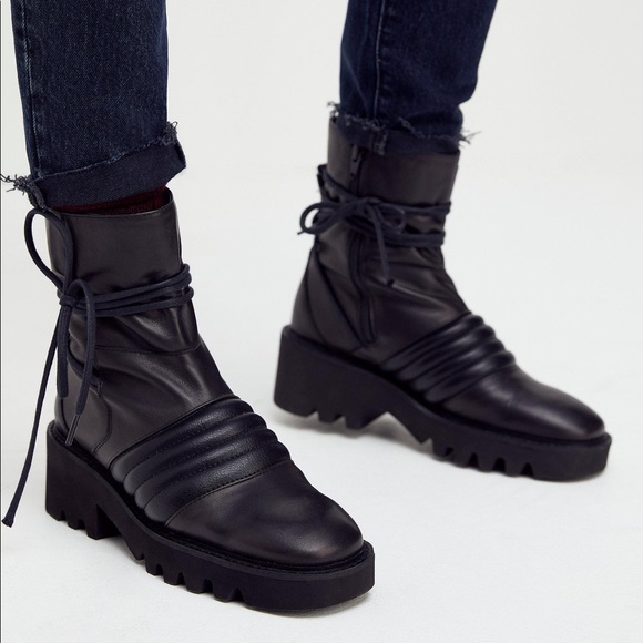 Free People Tori Padded Moto Black Leather Pull-On Lug Sole Ankle Boots Size 39 - Picture 9 of 9